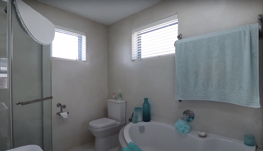 4 Bedroom Property for Sale in Paradise Beach Western Cape
